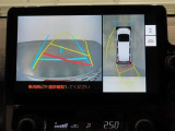 パノラミックビューモニター付きです。車両を上から見たような映像をディスプレイオーディオ画面に表示。運転席からの目視だけでは見にくい、車両周辺の状況をリアルタイムでしっかり確認できます。