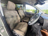 運転席シート廻りは使用感も少なく、良好な状態となっています。前オーナー様が丁寧に使っていたことがよくわかりますね。