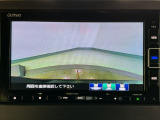 【バックカメラ】運転が苦手な方も車庫入れラクラクです!ギアをリバースに入れれば自動的に切り換わりますので、面倒な操作は不要です♪狭い駐車場もお車を傷つけず安心ですね!