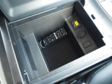 USBポート/シガーソケット搭載で携帯機器の充電も安心!!