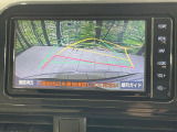 【バックカメラ】駐車時に後方がリアルタイム映像で確認できます。大型商業施設や立体駐車場での駐車時や、夜間のバック時に大活躍!運転スキルに関わらず、今や必須となった装備のひとつです!