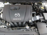 「SKYACTIV-G(ガソリン)」は、規格外の高圧縮を実現し、世界のエンジン技術者に驚きを与えました。さらに、それを維持したままノッキングの発生を抑え、熱効率を向上、走りにも寄与したエンジンです。