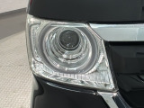 LEDヘッドライトは、点灯の瞬間から最大光量を発揮し、突然暗くなるトンネルなどでの安定感を高めます。