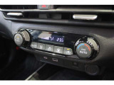 オートエアコン付きなので、温度を設定するだけで車内を快適にしてくれます!