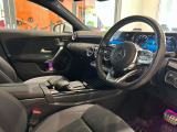 メルセデス・ベンツの定める厳しい基準をクリアしたお車のみをご案内させて頂きます。納車前整備はメーカー規定に基づき100項目以上にも及ぶ点検を熟練のメカニックによって行いご納車させて頂きます。