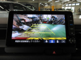 バックカメラの画像です。ガイドラインがスムースな車庫入れをサポートいたします。車庫入れの安心感がアップしますね。