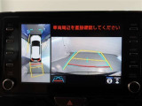 パノラミックビューモニター付きです。車両を上から見たような映像をモニター画面に表示。運転席からの目視では見にくい、車両周辺の状況をリアルタイムでしっかり確認できます。