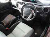 乗り降りしやすい運転席。ドアの施錠・エンジンオンオフはワンプッシュ!便利なキーフリー。