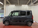 【スマートアシスト搭載車】 衝突回避支援ブレーキ機能(対車両・歩行者)、衝突警報機能(対車両・対歩行者)、誤発信抑制制御機能などの機能で安全な運転をサポートします。