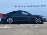 【サンルーフ装備】Audiの車両は、空気力学を考慮した流れるようなラインが強調されており、スポーティでエレガントな印象を与えます。