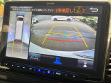 【パノラミックビューモニター】専用のカメラにより、上から見下ろしたような視点で360度クルマの周囲を確認することができます☆死角部分も確認しやすく、狭い場所での切り返しや駐車もスムーズに行えます。