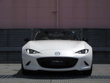 ROADSTERが本来持っている先鋭さを研ぎ澄ませながら、より魂動デザインを深化。上質さを磨き上げ、クオリティを追求したデザインを実現しました。