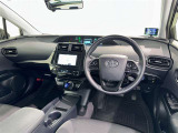 運転席まわりです。 各操作スイッチは使いやすい位置に配置されてます。