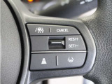 ◆アダプティブクルーズコントロール◆予め設定した車速内でクルマが自動的に加減速。前走車との適切な車間距離を維持しながら追従走行します。【LKAS】車線維持支援システムでステアリング操作を支援。
