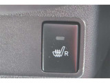 運転席にはシートヒーターが付いています。