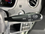 【オートライト】周りの明るさに応じて自動でヘッドライトの点灯・消灯ができる機能です!ライトの付け忘れ・消し忘れなどが無くなり、雨の日や夕方の走行も安心!トンネル通過時も便利ですね♪