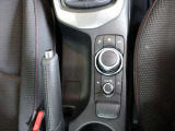 ナビやラジオ等の操作や車両設定などの操作が出来るコマンダーコントロールです。使い易いジョグダイヤル式で操作も簡単です。慣れてくれば、手探りで操作することが可能です★♪★♪★♪