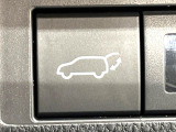 【パワーバックドア】スマートキーや運転席のボタンを押すだけでリアゲートが自動で開閉します!荷物を持っている時や、高い位置にあるバックドアを閉める際に便利な機能です♪