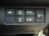 パーキングセンサーや横滑りを防ぐVSA等のスイッチ類は運転席の右側、手の届きやすい位置にあります。