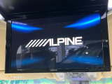 【12.8型フリップダウン】大画面モニターで後席でもエンタメをお楽しみいただけます。家族や友人とお出かけする機会が多い方に大人気です♪