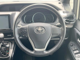 【純正革巻きステアリング】上質な革を使用することで、手にしっかり馴染みとても運転しやすいハンドルです♪
