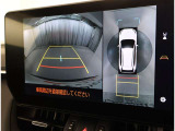 パノラミックビューモニター付きです。車両を上から見たような映像をディスプレイオーディオ画面に表示。運転席からの目視だけでは見にくい、車両周辺の状況をリアルタイムでしっかり確認できます。