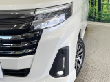 【LEDヘッドライト】悪天候や夜間走行時も良好な視界を確保し安心して運転できる高輝度LEDヘッドライトを装備!点灯速度が早く、消費電力も抑えられています。