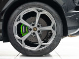 北海道から沖縄まで全国陸送納車の実績多数あり。遠方で現車が見られない方でも安心が出来るよう、写真や動画サービス、鑑定証の提出、ライブ商談などをご用意。車のココがもっと詳しく見たい!は大歓迎です!
