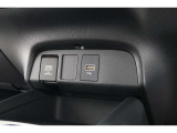 スマートフォンなどの音楽再生が可能なUSB接続ジャック装備車両です♪♪♪