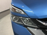 LEDヘッドライトは、点灯の瞬間から最大光量を発揮し、突然暗くなるトンネルなどでの安定感を高めます。