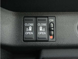 ◆両側電動スライドドア◆狭い駐車場でも乗り降りが楽々♪お子様が隣の車にドアを当ててしまう心配もございません!小さなお子様連れの方もこれで安心。