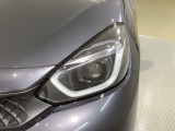 LEDヘッドライトは、点灯の瞬間から最大光量を発揮し、突然暗くなるトンネルなどでの安定感を高めます。