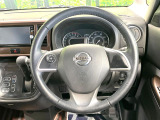 【純正革巻きステアリング】上質な革を使用することで、手にしっかり馴染みとても運転しやすいハンドルです♪