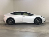 広々とした車内空間に優れた燃費性能。更にデザインも上質で人気のお車です!