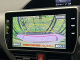 【バックカメラ】駐車時に後方がリアルタイム映像で確認できます。大型商業施設や立体駐車場での駐車時や、夜間のバック時に大活躍!運転スキルに関わらず、今や必須となった装備のひとつです!