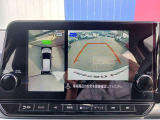 アラウンドビューモニターが装備されてるから、駐車場での車庫入れや、狭い道での走行もカメラで確認が出来るので安心。