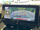 【パノラミックビューモニター】専用のカメラにより、上から見下ろしたような視点で360度クルマの周囲を確認することができます☆死角部分も確認しやすく、狭い場所での切り返しや駐車もスムーズに行えます。