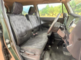 運転席シート廻りは使用感も少なく、良好な状態となっています。丁寧に使われていたことがよくわかりますね。
