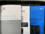 スマートキーは鍵をバッグに入れたままでもドアロックの開閉やエンジンのON・OFFができます。夜間や雨の日も鍵を探さなくて良いので便利です。