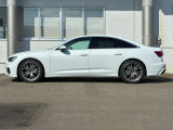 「Vorsprung durch Technik」(技術による先進)をモットーに、優れた技術力やデザイン性によって、人気が高いです。