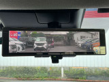 ミラー奥のレバーでデジタルインナーミラーに切り替え可能で、後ろの車のライトの眩しさも軽減してくれます。