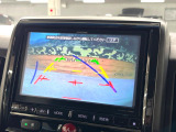 【バックカメラ】駐車時に後方がリアルタイム映像で確認できます。大型商業施設や立体駐車場での駐車時や、夜間のバック時に大活躍!運転スキルに関わらず、今や必須となった装備のひとつです!