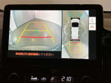 【パノラミックビュー&バックビュー】駐車時の安全確認をする為に車両上方からの映像と後方カメラからのを同時に表示しバックガイドも付いているのでバックの苦手な方でも安心して運転出来ますよ。
