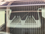 【スマートアシスト搭載車】 衝突回避支援ブレーキ機能(対車両・歩行者)、衝突警報機能(対車両・対歩行者)、誤発信抑制制御機能などの機能で安全な運転をサポートします。