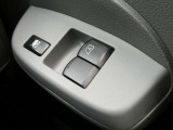 運転席オート機能付きの前席パワーウィンドウ!