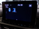 CD、DVD、Bluetooth、AM、FM、AUX、スマートフォン接続ができます。