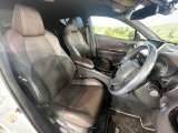 運転席シート廻りは使用感も少なく、良好な状態となっています。前オーナー様が丁寧に使っていたことがよくわかりますね。