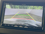 【バックカメラ】駐車時に後方がリアルタイム映像で確認できます。大型商業施設や立体駐車場での駐車時や、夜間のバック時に大活躍!運転スキルに関わらず、今や必須となった装備のひとつです!