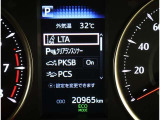 コーナーセンサーを車の前後に装備。障害物までの距離に応じて警告音を変えてお知らせ。縦列駐車時や駐車場・車庫などでの取り回しをサポートします。詳細は販売店スタッフまでおたずねください。