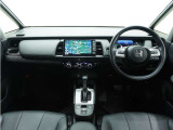 ◆インテリアパネル◆視界広々で非常に運転しやすくロングドライブでも疲れを感じさせないすっきりとまとまったインパネ周りです。
